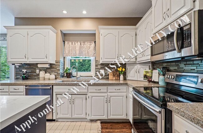 Building Photo - 4904 157th St