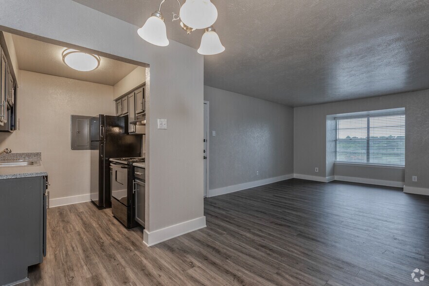 Interior Photo - Oakmont