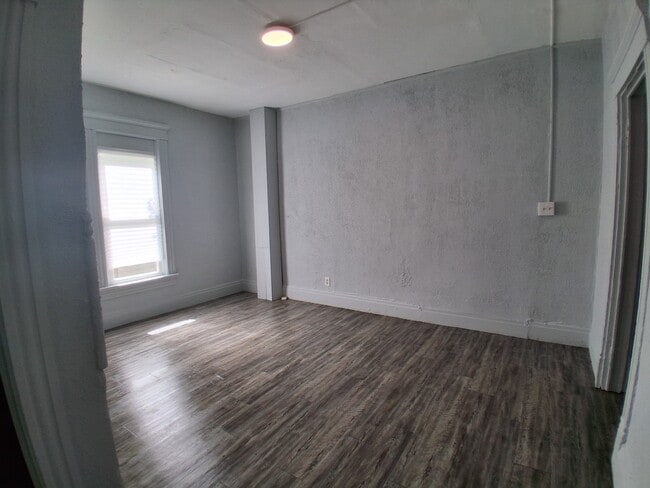 Building Photo - 624 Chandler St