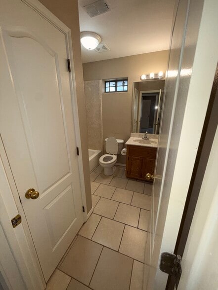 Guest Bathroom - 302 W Amy Dr
