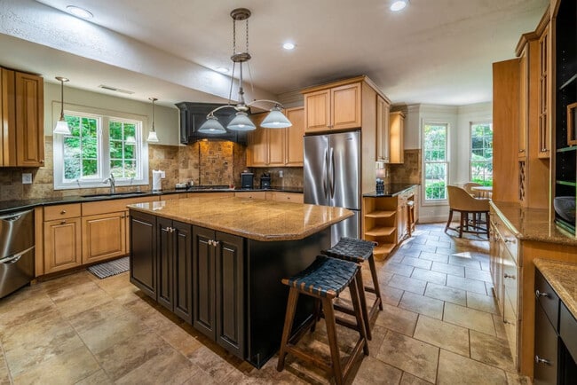 Building Photo - 3115 High Ridge Rd