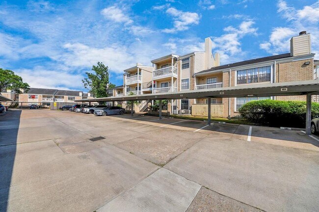 Building Photo - 2750 Holly Hall St
