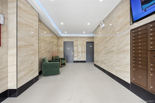 Building Photo - 163-07 72nd Ave