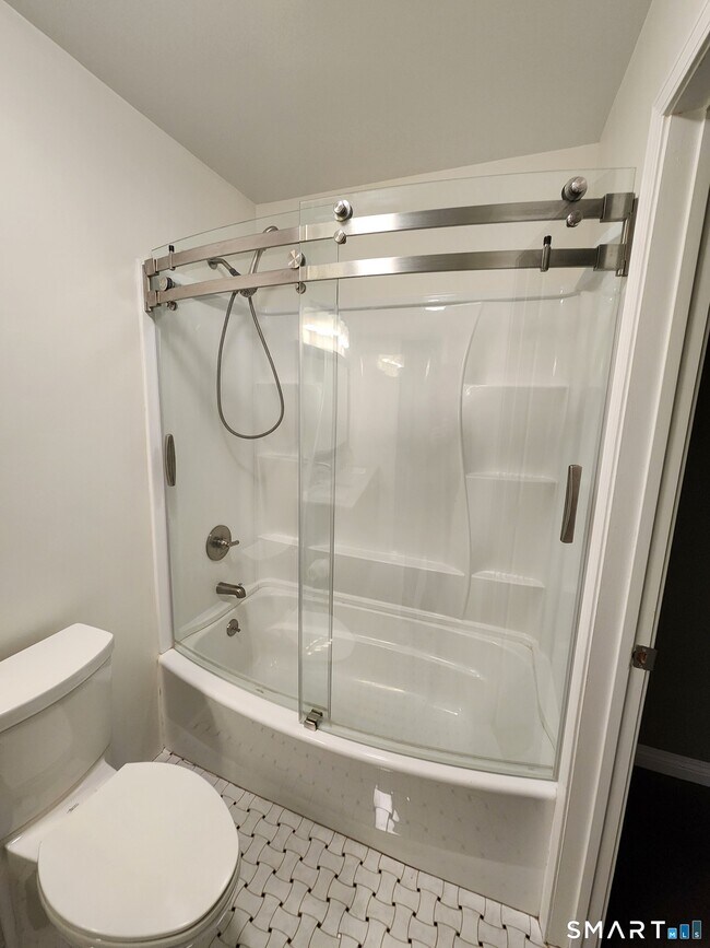 Building Photo - 55 Mill Plain Rd