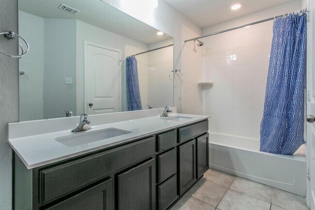 Building Photo - 117 Kinglet Dr