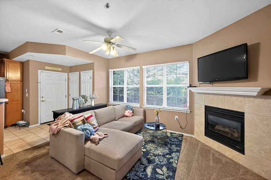 Building Photo - 16386 E Fremont Ave