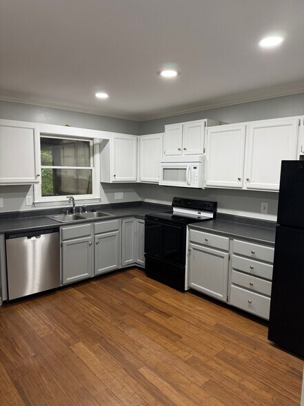 Building Photo - 300 NC-54