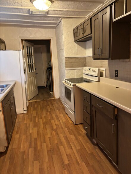 Building Photo - 1574 Colonial Dr