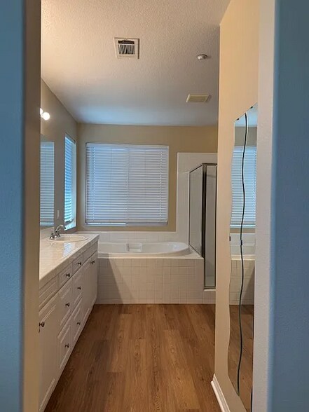 Building Photo - 375 Deodar St