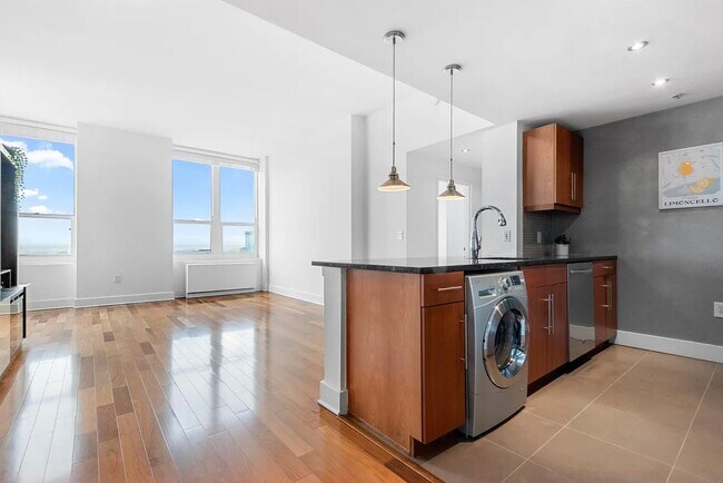 Building Photo - 88 Morgan St