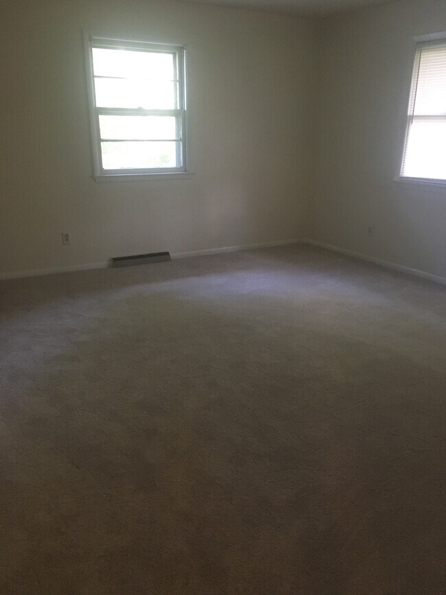 Building Photo - 4995 E State Rd 45