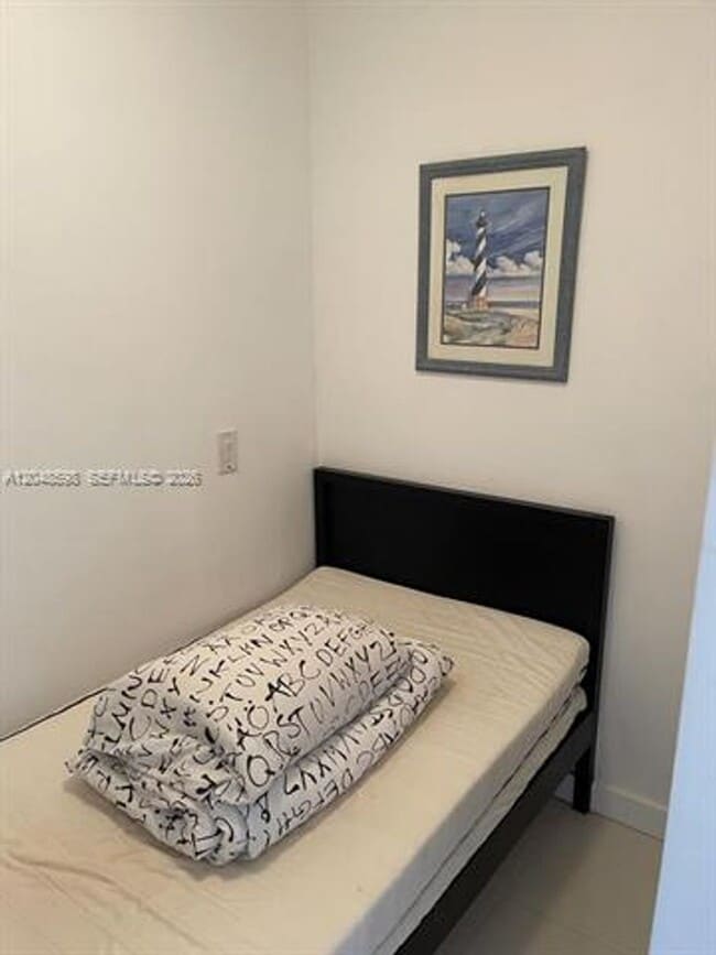 Building Photo - 5701 Collins Ave