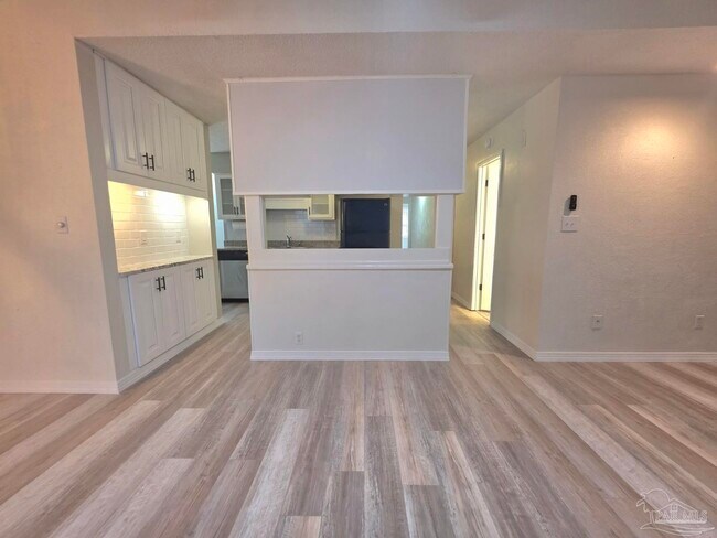 Building Photo - 760 Briarwood Dr