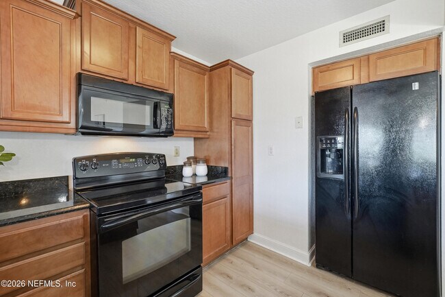 Building Photo - 204 Laguna Villa Blvd