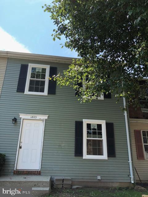 Building Photo - 1805 Falcon Ct