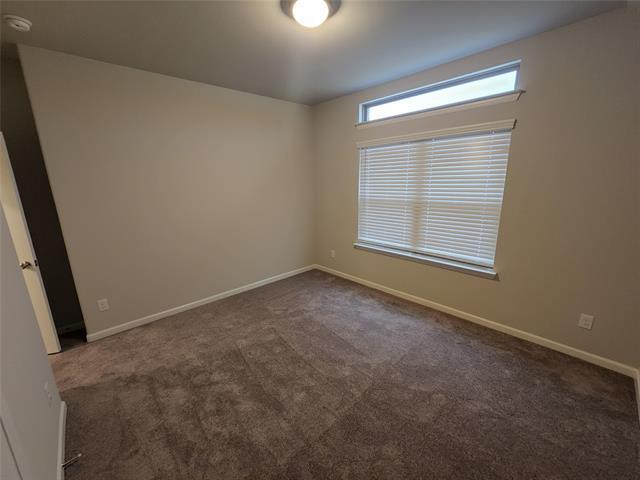 Building Photo - 621 Maple Leaf Way