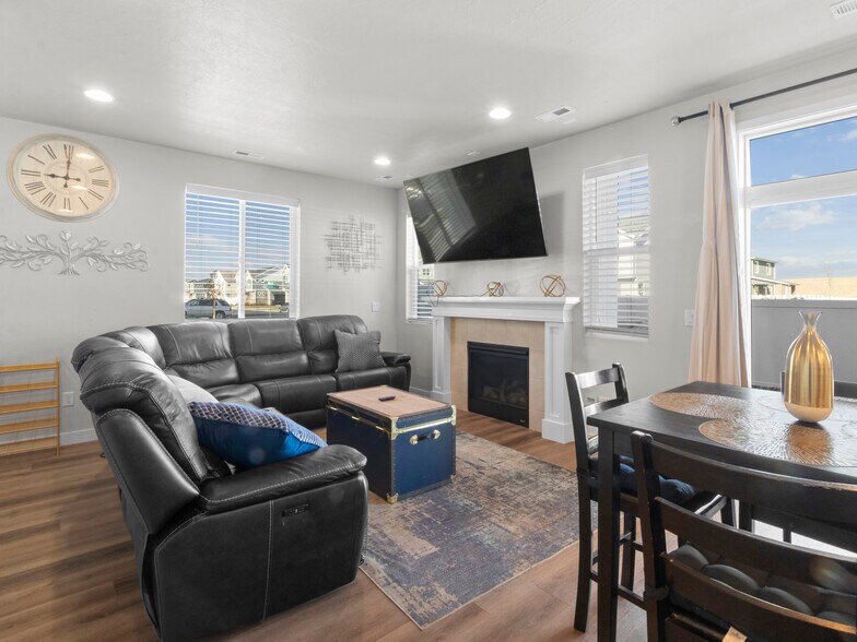 Building Photo - 3231 S Burkhill Ln