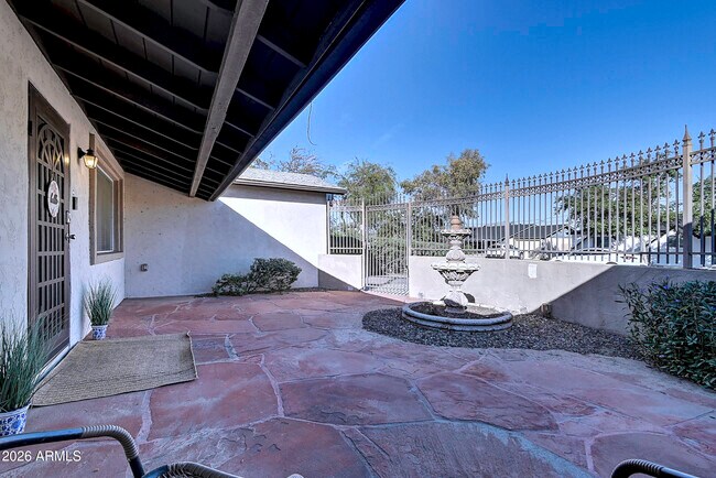 Building Photo - 1027 W 19th St