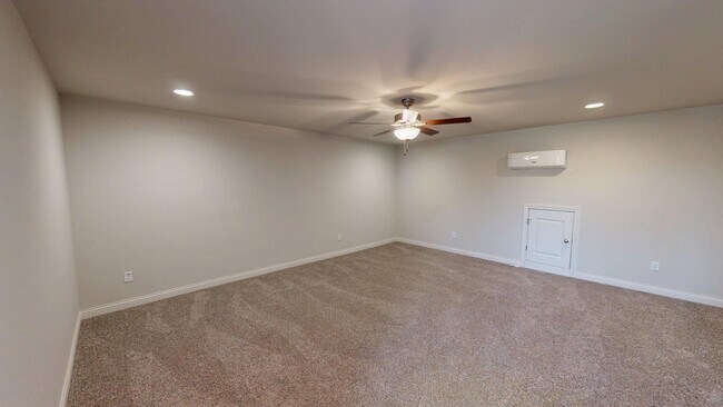 Building Photo - For Lease Large Home with Bonus Room on 1 Acre in Country