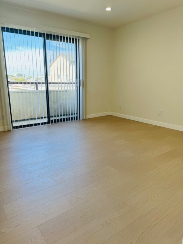 Building Photo - 5259 Cartwright Ave