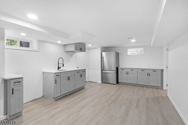 Building Photo - 141 Crosby Ave