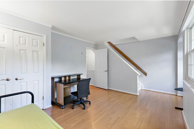 Building Photo - 38 Rampart Dr
