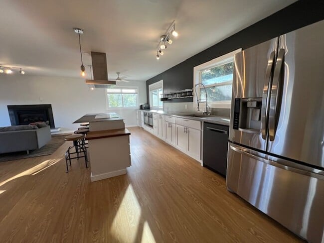 Building Photo - Beautiful Home on Bozeman's East Side