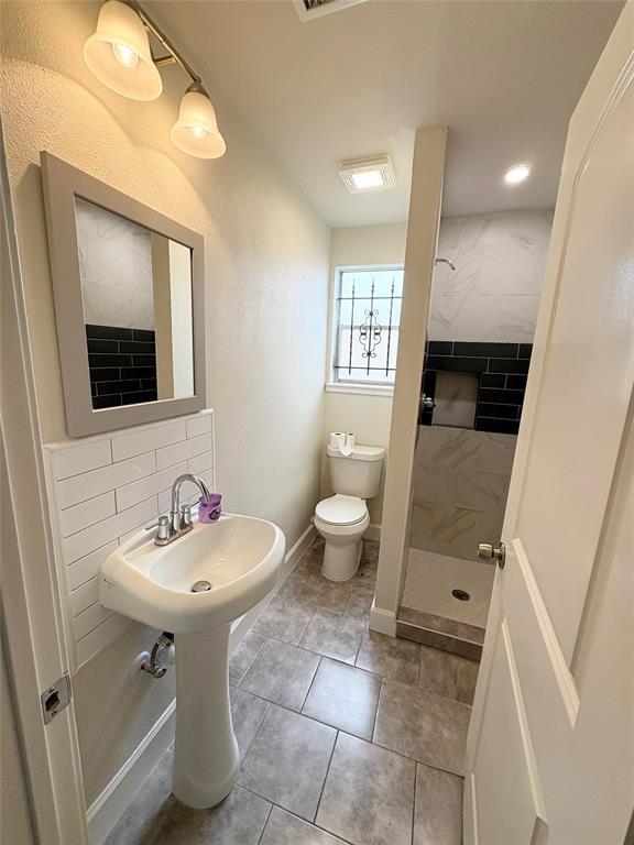 Building Photo - 3802 Westhampton Dr
