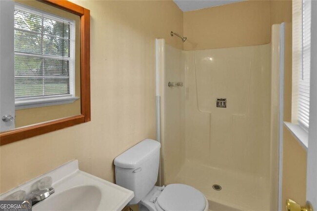 Building Photo - 8941 Ashwood Dr