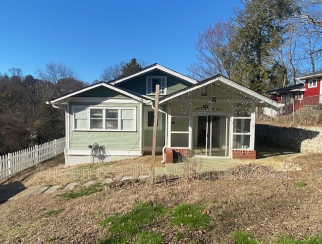 Building Photo - 3306 Montview Dr