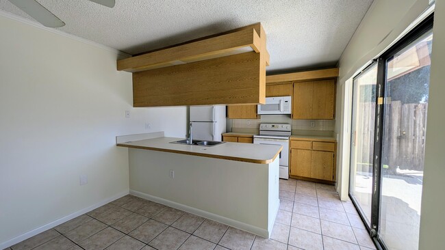 Building Photo - 555 Green Springs Pl
