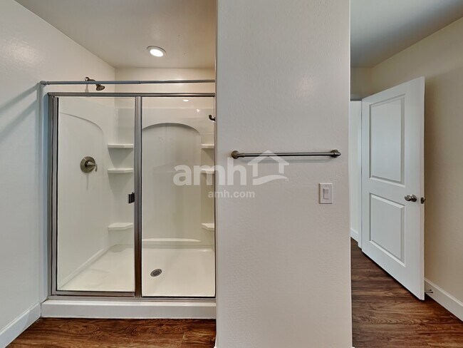 Building Photo - 5957 W Larkspur Dr