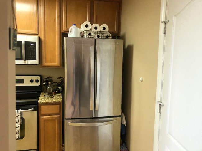 Building Photo - Ocean View 1 Bed/1 Bath in North Pacific Beach!