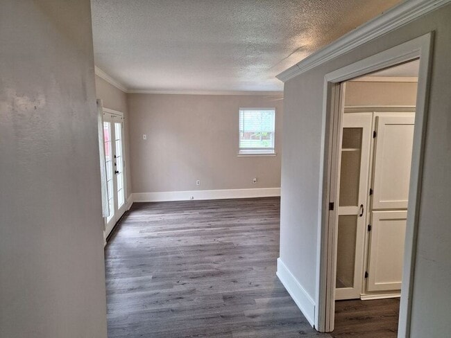 Building Photo - 8430 Birchcroft Dr