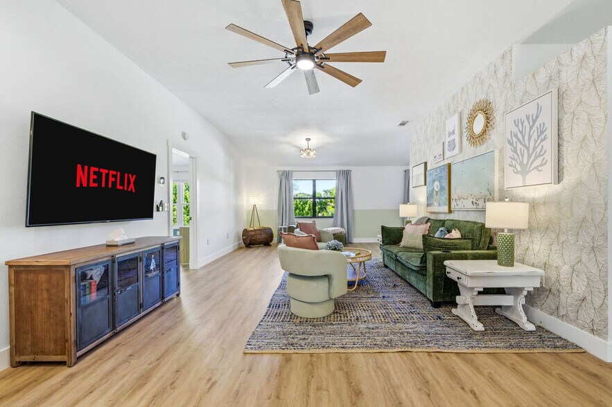 Primary Photo - 6924 34th Ave W