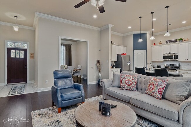 Building Photo - Fully Furnished: Lucien Fields South Shreveport