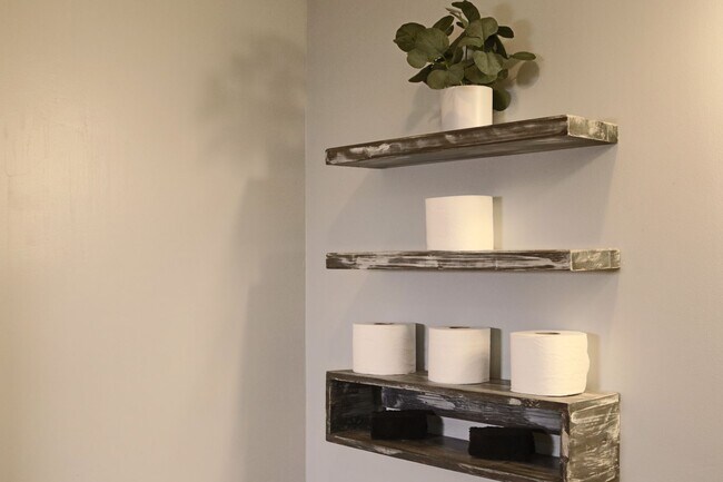 Building Photo - Comfy & Chic Council Bluffs Retreat - 2BR 1B