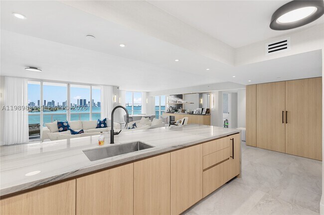 Building Photo - 1800 Sunset Harbour Dr
