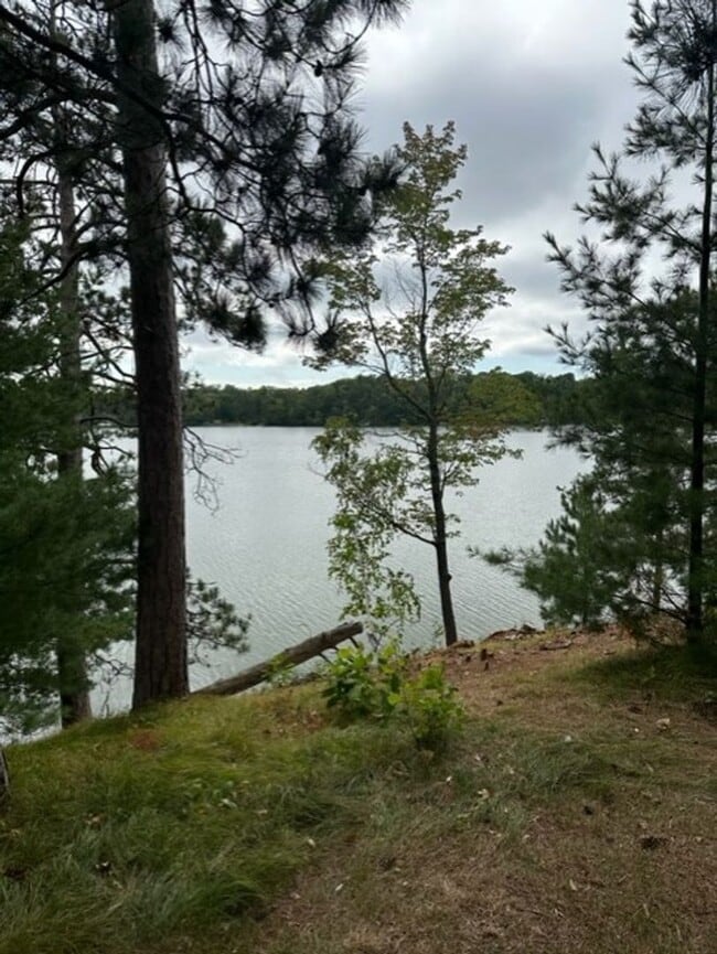 Building Photo - East Twin Lake Home - 3 BR, 2 Bath Single ...