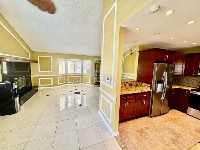 Building Photo - Available now | A 4 Bedroom, 2 Bathroom Si...