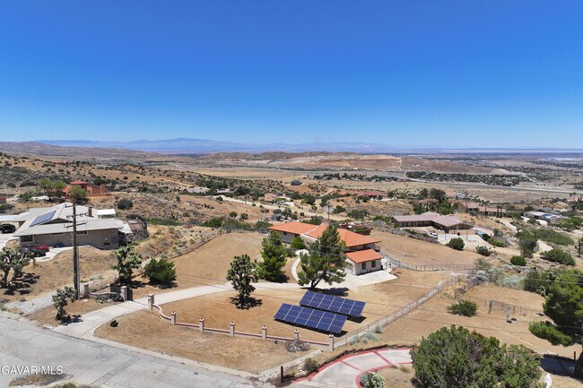 Building Photo - 1055 Lakeview Dr
