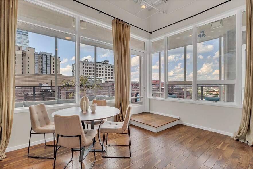 Building Photo - 309 Church St