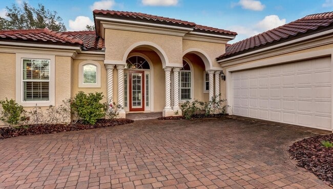 Building Photo - Gated Community! Walking Distance to the B...