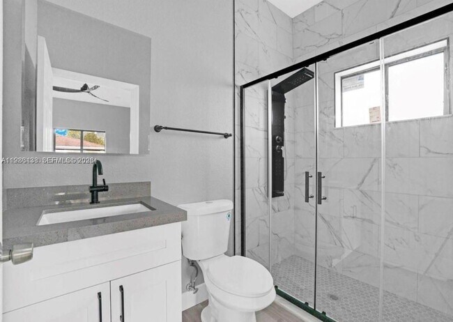 Building Photo - 2210 Farragut St