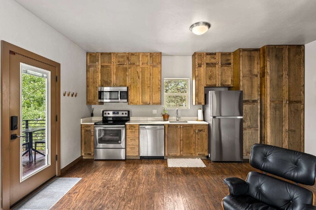 Building Photo - Beautiful 1-Bedroom ADU in Wood River Village – Walk to the River & Old Mill