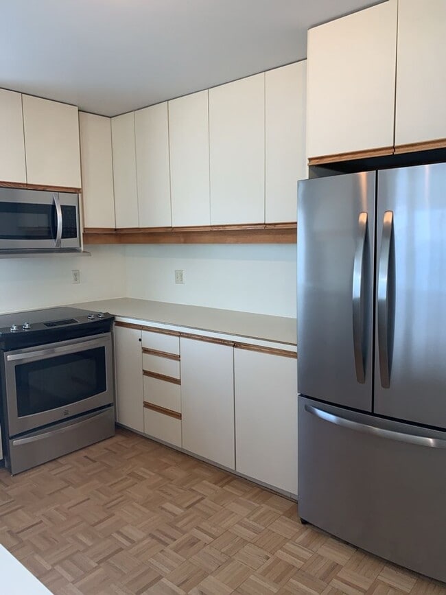 Building Photo - Spectacular View!! This top floor condo is a MUST SEE!! $500 move in credit