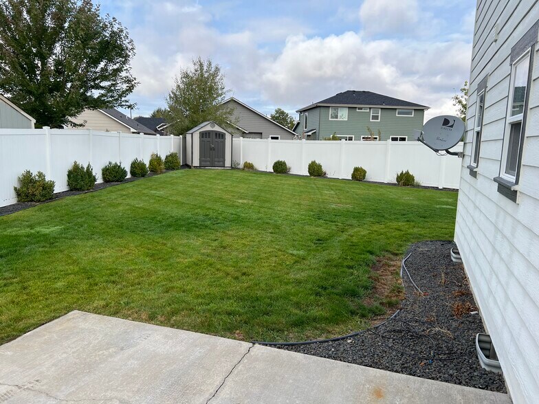 Backyard - 3040 W Dumont Dr