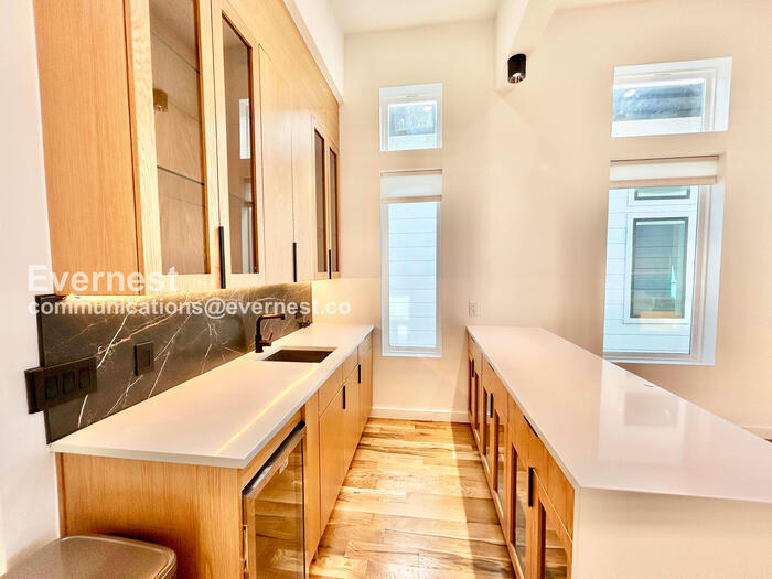 Building Photo - 426 Avenue L Ave