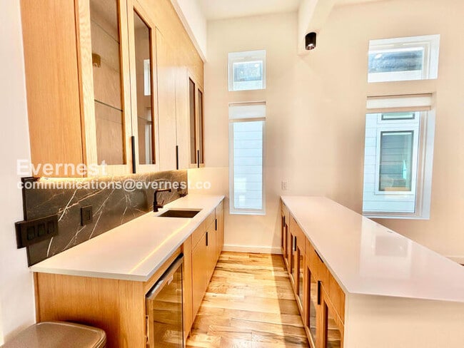 Building Photo - 426 Avenue L Ave