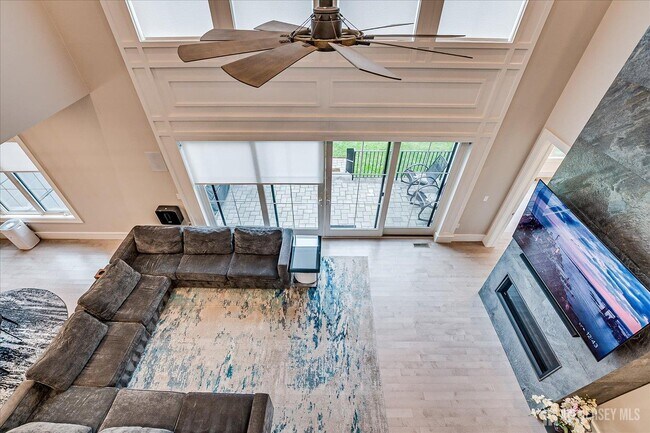 Building Photo - 3979 Park Ave